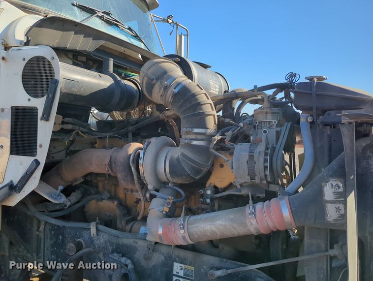 image for item LY9440 2003 Kenworth T800  semi truck