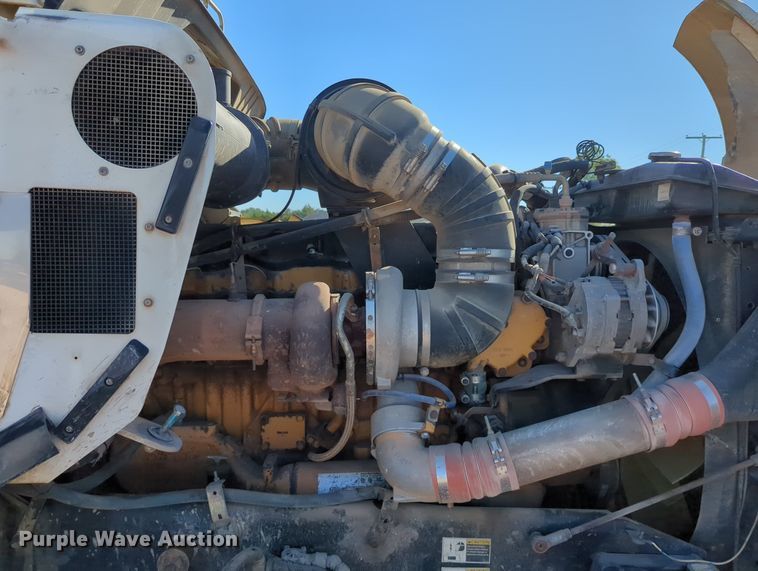 image for item LY9440 2003 Kenworth T800  semi truck