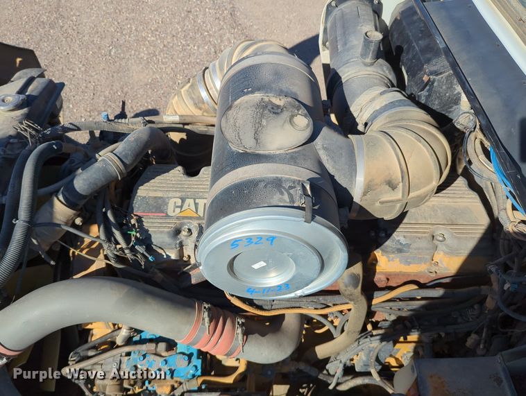 image for item LY9440 2003 Kenworth T800  semi truck