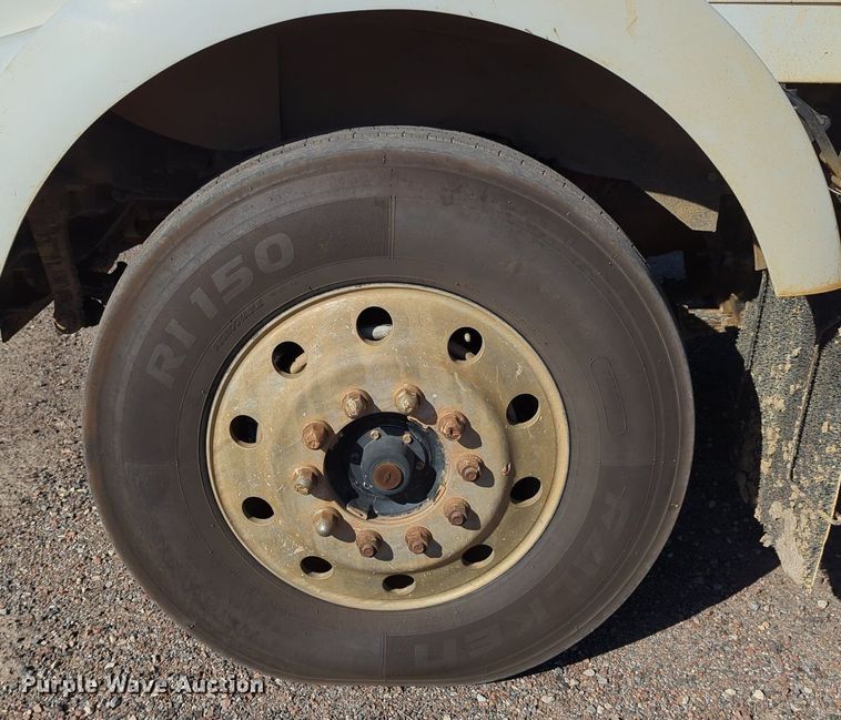 image for item LY9440 2003 Kenworth T800  semi truck