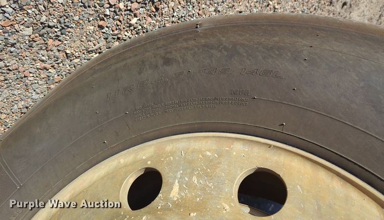 image for item LY9440 2003 Kenworth T800  semi truck