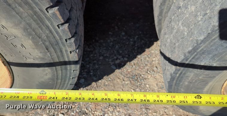 image for item LY9440 2003 Kenworth T800  semi truck