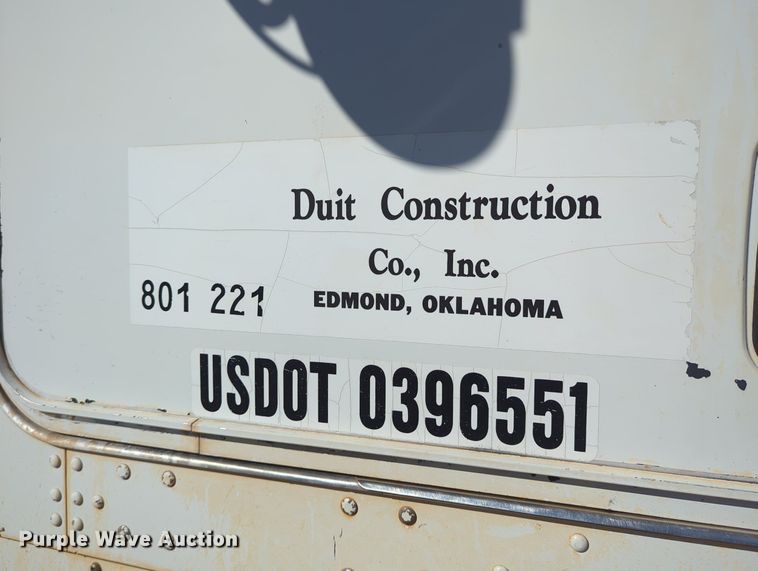 image for item LY9440 2003 Kenworth T800  semi truck