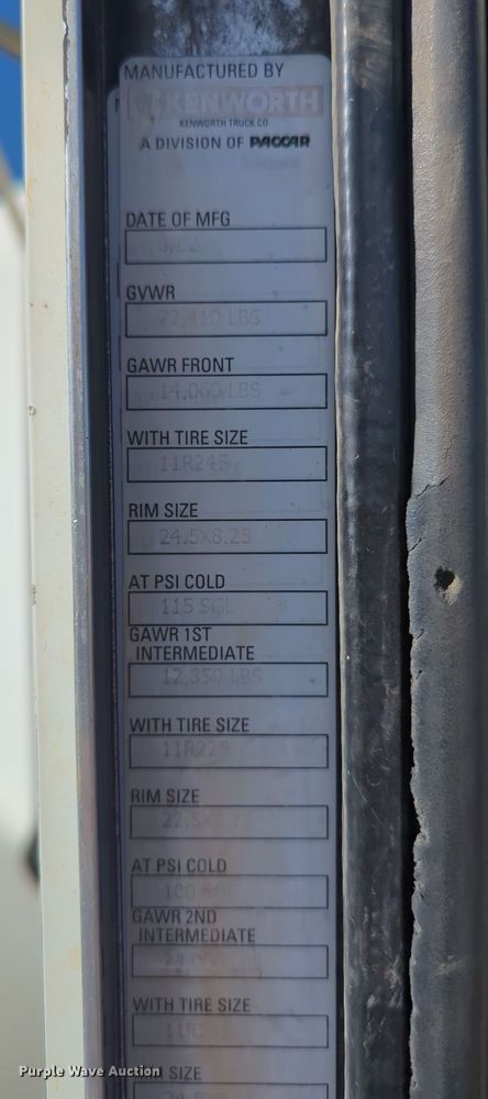 image for item LY9440 2003 Kenworth T800  semi truck