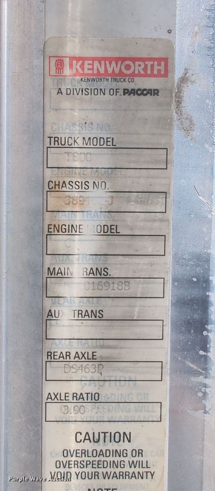 image for item LY9440 2003 Kenworth T800  semi truck