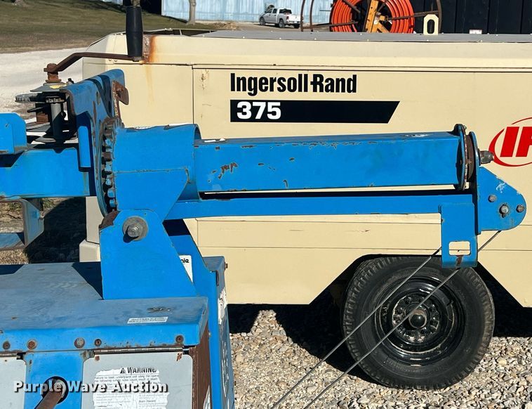 image for item ME9295 2006 Genie TML-4000N  light plant