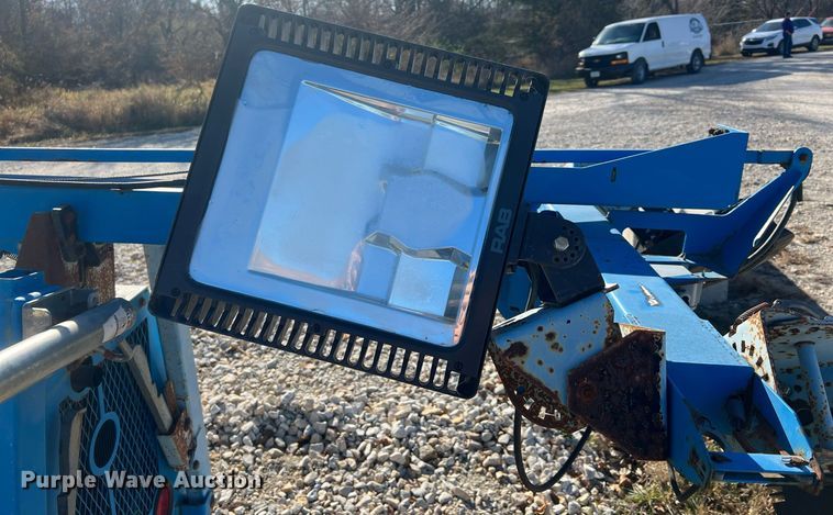 image for item ME9295 2006 Genie TML-4000N  light plant