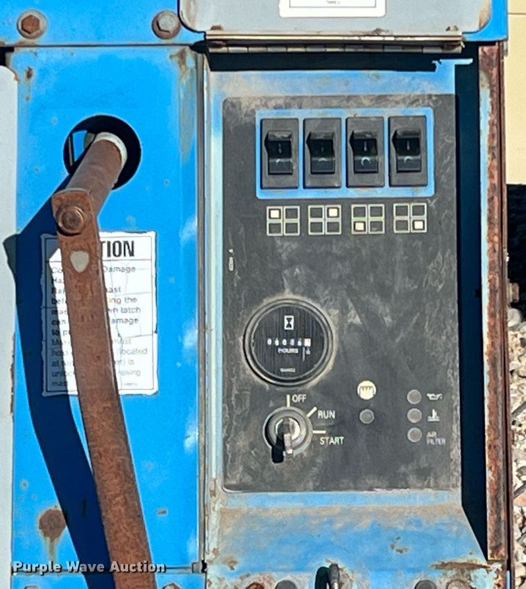 image for item ME9295 2006 Genie TML-4000N  light plant