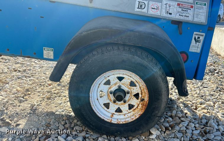 image for item ME9295 2006 Genie TML-4000N  light plant