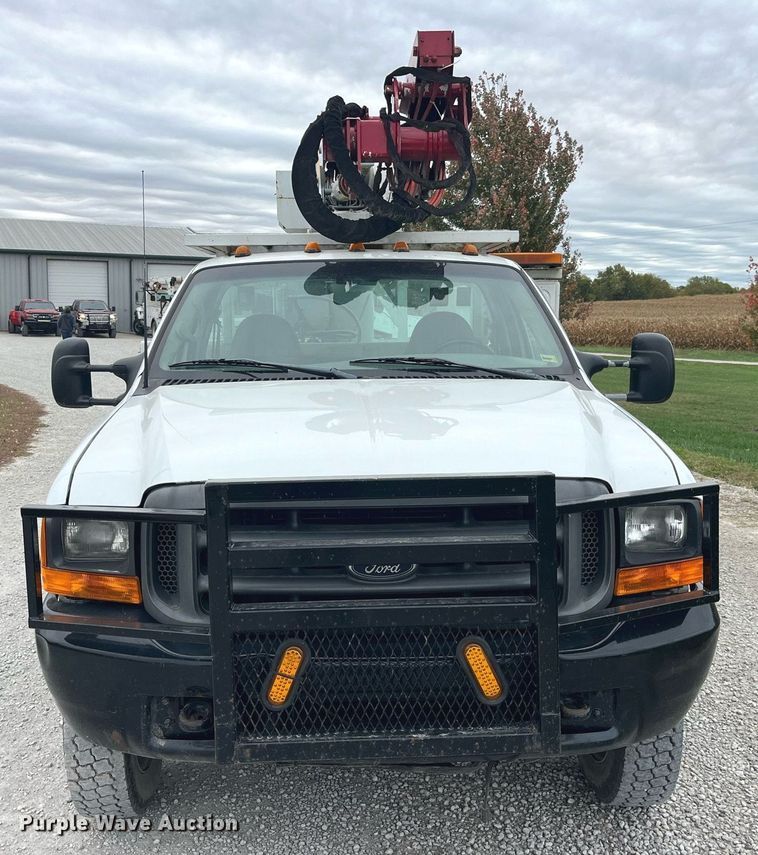 image for item MG9521 1999 Ford F450 Super Duty  bucket truck