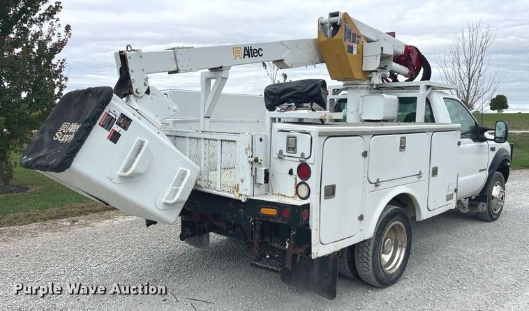 image for item MG9521 1999 Ford F450 Super Duty  bucket truck