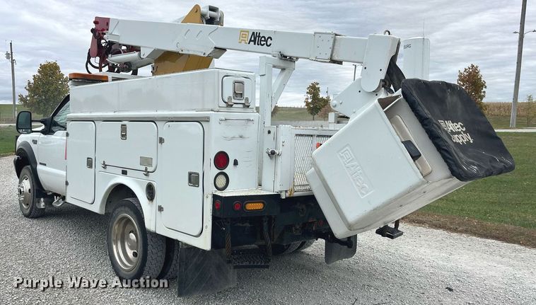image for item MG9521 1999 Ford F450 Super Duty  bucket truck