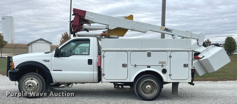 image for item MG9521 1999 Ford F450 Super Duty  bucket truck