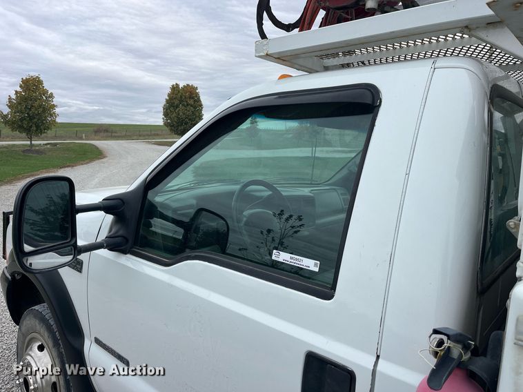 image for item MG9521 1999 Ford F450 Super Duty  bucket truck