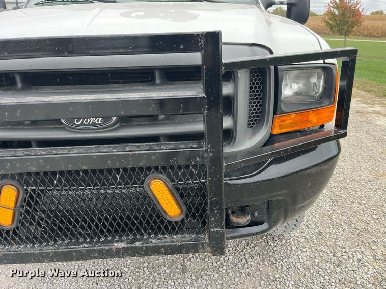 image for item MG9521 1999 Ford F450 Super Duty  bucket truck