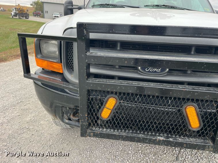 image for item MG9521 1999 Ford F450 Super Duty  bucket truck