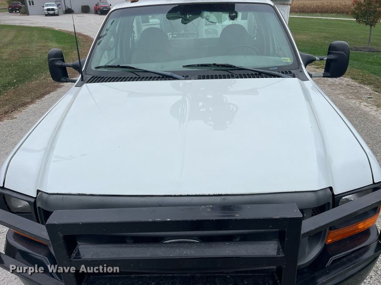 image for item MG9521 1999 Ford F450 Super Duty  bucket truck