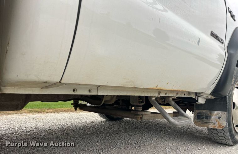 image for item MG9521 1999 Ford F450 Super Duty  bucket truck