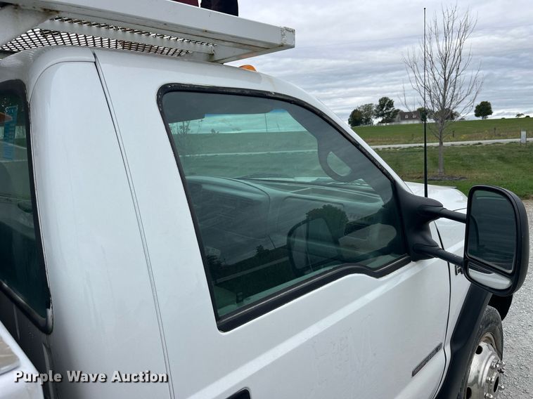 image for item MG9521 1999 Ford F450 Super Duty  bucket truck