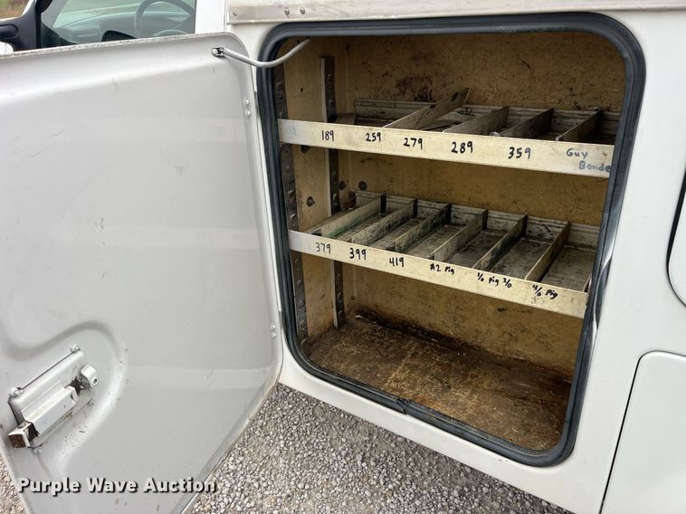 image for item MG9521 1999 Ford F450 Super Duty  bucket truck