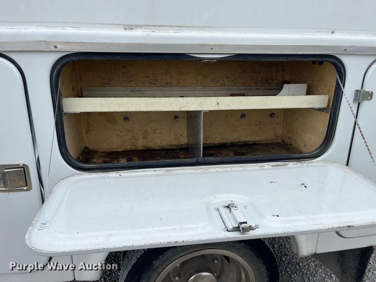 image for item MG9521 1999 Ford F450 Super Duty  bucket truck