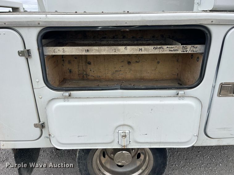 image for item MG9521 1999 Ford F450 Super Duty  bucket truck