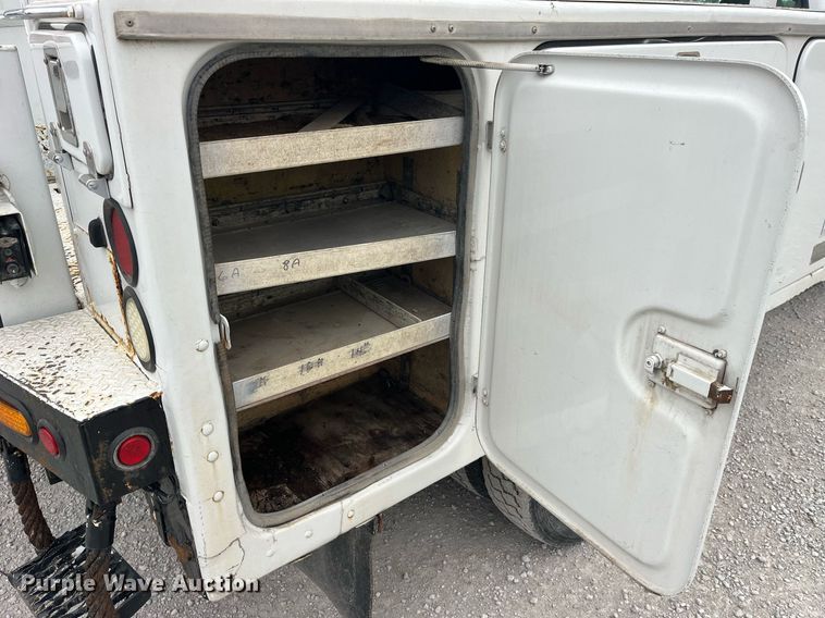 image for item MG9521 1999 Ford F450 Super Duty  bucket truck