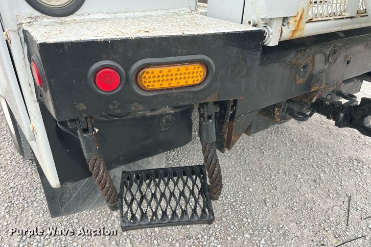 image for item MG9521 1999 Ford F450 Super Duty  bucket truck