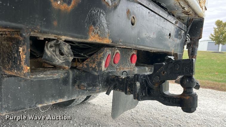 image for item MG9521 1999 Ford F450 Super Duty  bucket truck