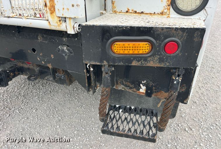 image for item MG9521 1999 Ford F450 Super Duty  bucket truck