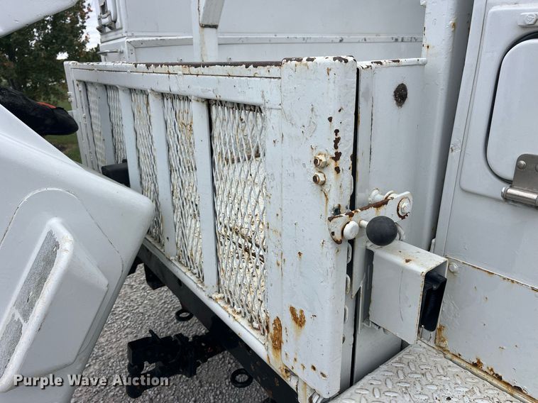 image for item MG9521 1999 Ford F450 Super Duty  bucket truck