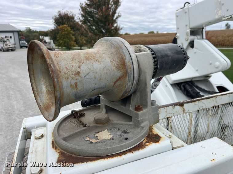 image for item MG9521 1999 Ford F450 Super Duty  bucket truck