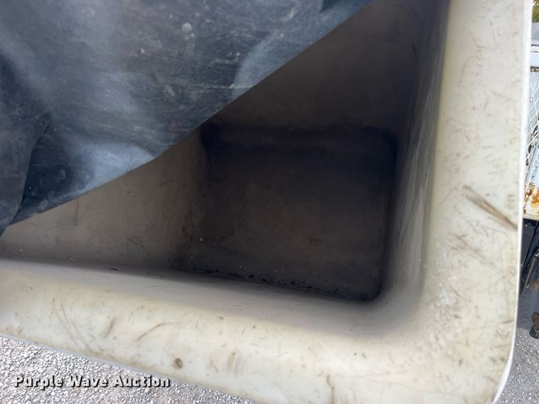 image for item MG9521 1999 Ford F450 Super Duty  bucket truck