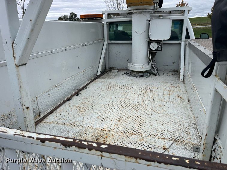 image for item MG9521 1999 Ford F450 Super Duty  bucket truck