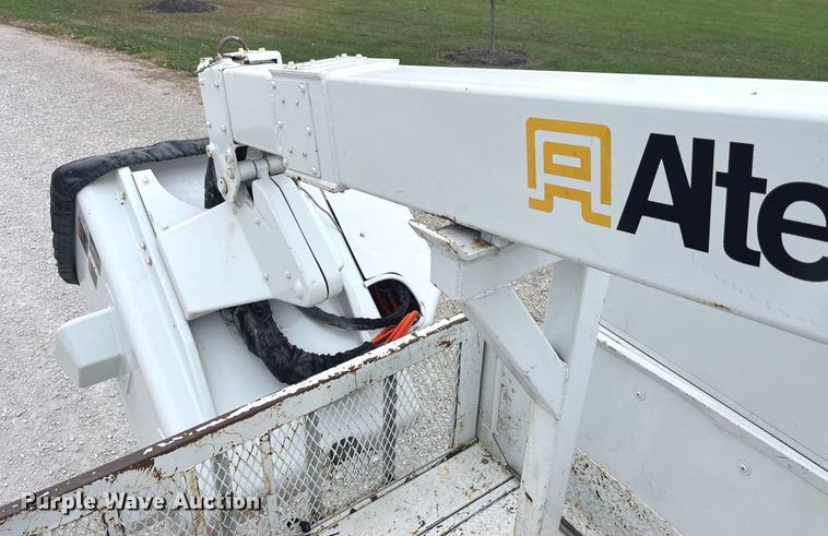 image for item MG9521 1999 Ford F450 Super Duty  bucket truck