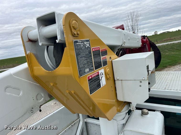 image for item MG9521 1999 Ford F450 Super Duty  bucket truck