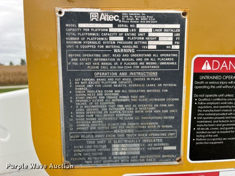 image for item MG9521 1999 Ford F450 Super Duty  bucket truck