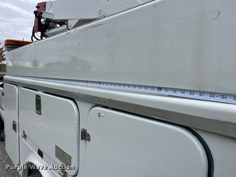 image for item MG9521 1999 Ford F450 Super Duty  bucket truck