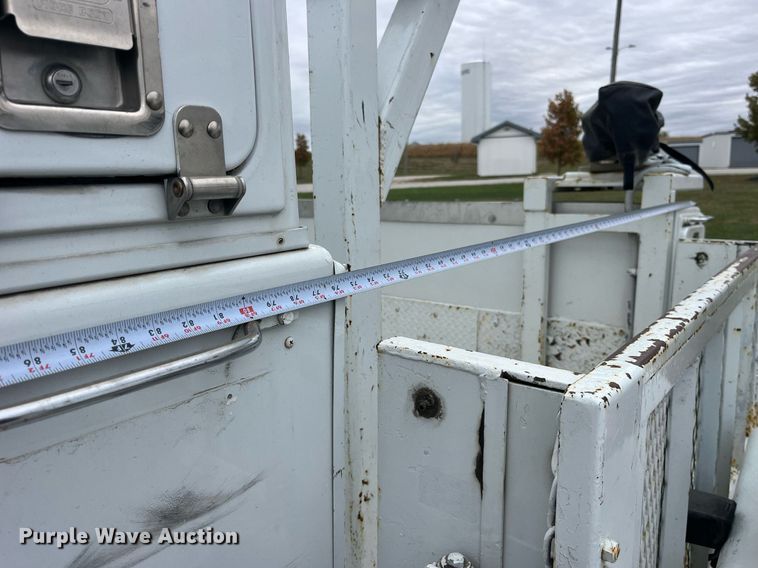 image for item MG9521 1999 Ford F450 Super Duty  bucket truck