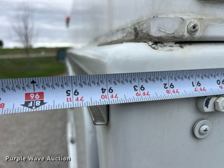 image for item MG9521 1999 Ford F450 Super Duty  bucket truck