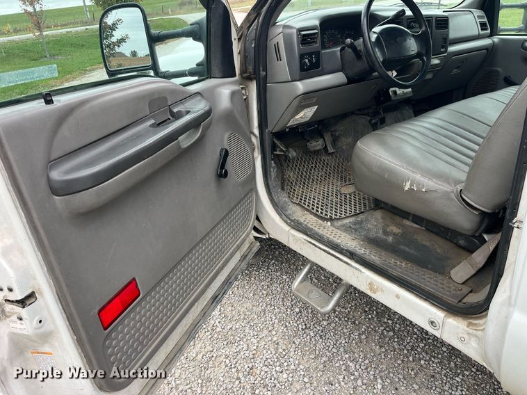 image for item MG9521 1999 Ford F450 Super Duty  bucket truck