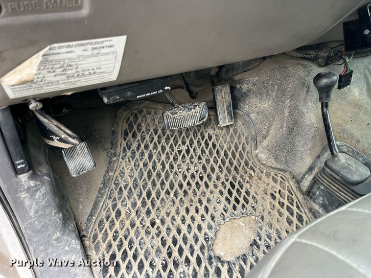 image for item MG9521 1999 Ford F450 Super Duty  bucket truck