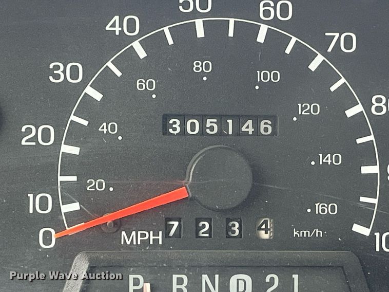 image for item MG9521 1999 Ford F450 Super Duty  bucket truck