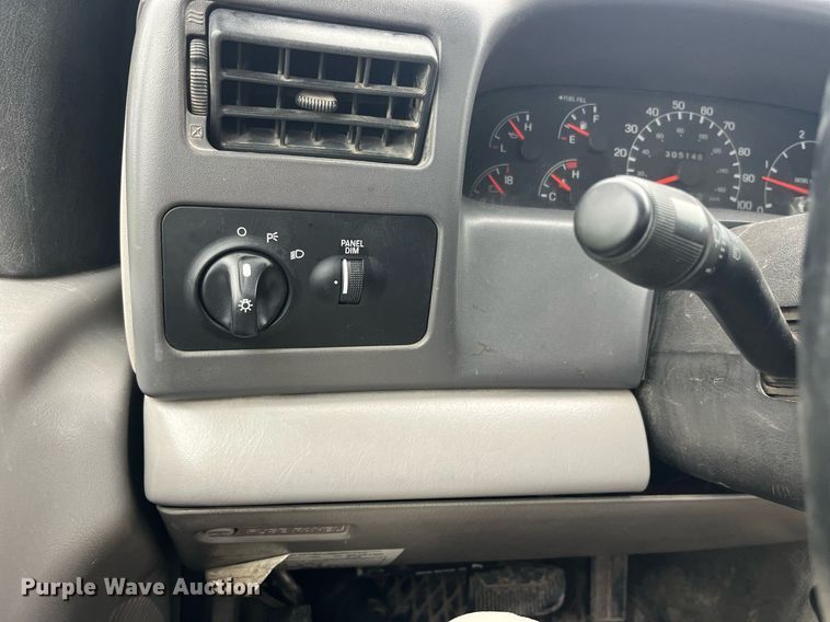 image for item MG9521 1999 Ford F450 Super Duty  bucket truck