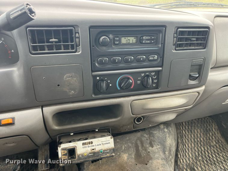 image for item MG9521 1999 Ford F450 Super Duty  bucket truck