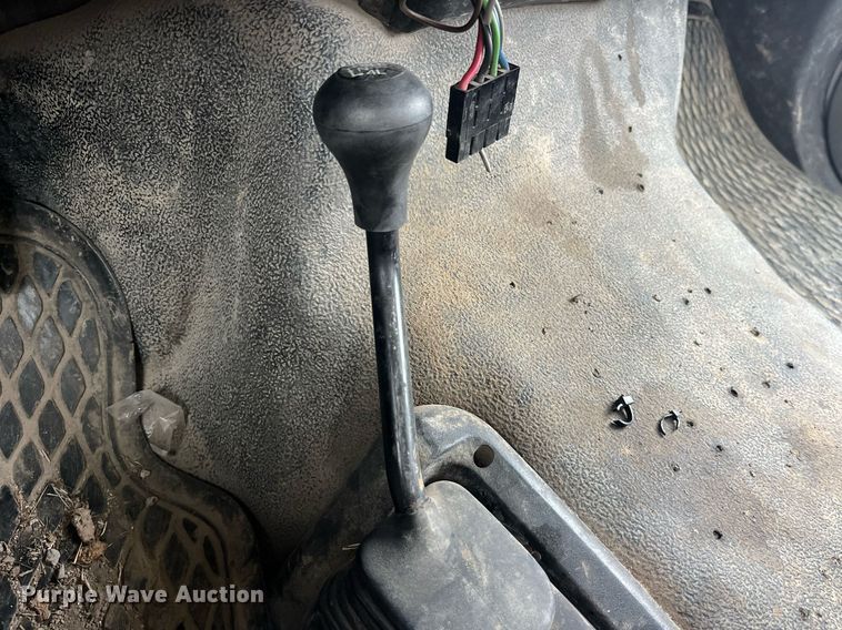 image for item MG9521 1999 Ford F450 Super Duty  bucket truck