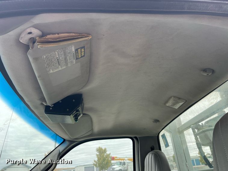 image for item MG9521 1999 Ford F450 Super Duty  bucket truck