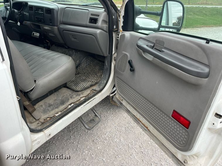 image for item MG9521 1999 Ford F450 Super Duty  bucket truck