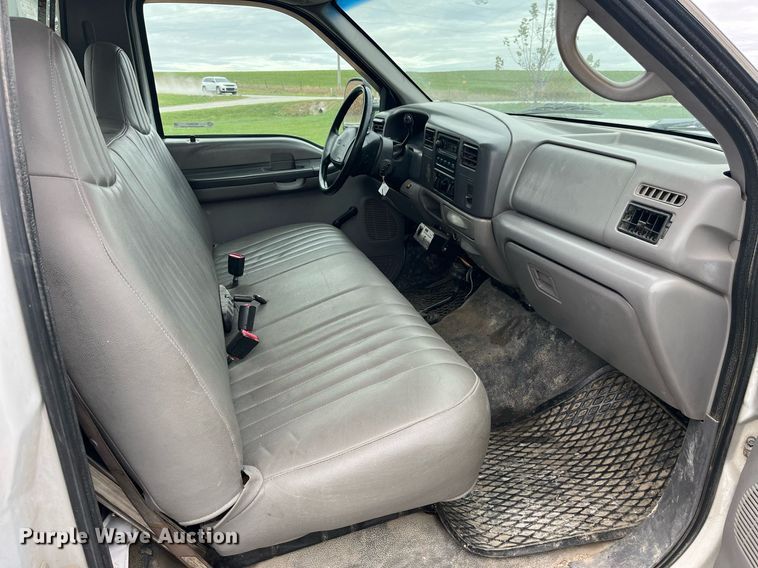 image for item MG9521 1999 Ford F450 Super Duty  bucket truck