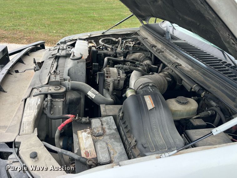 image for item MG9521 1999 Ford F450 Super Duty  bucket truck